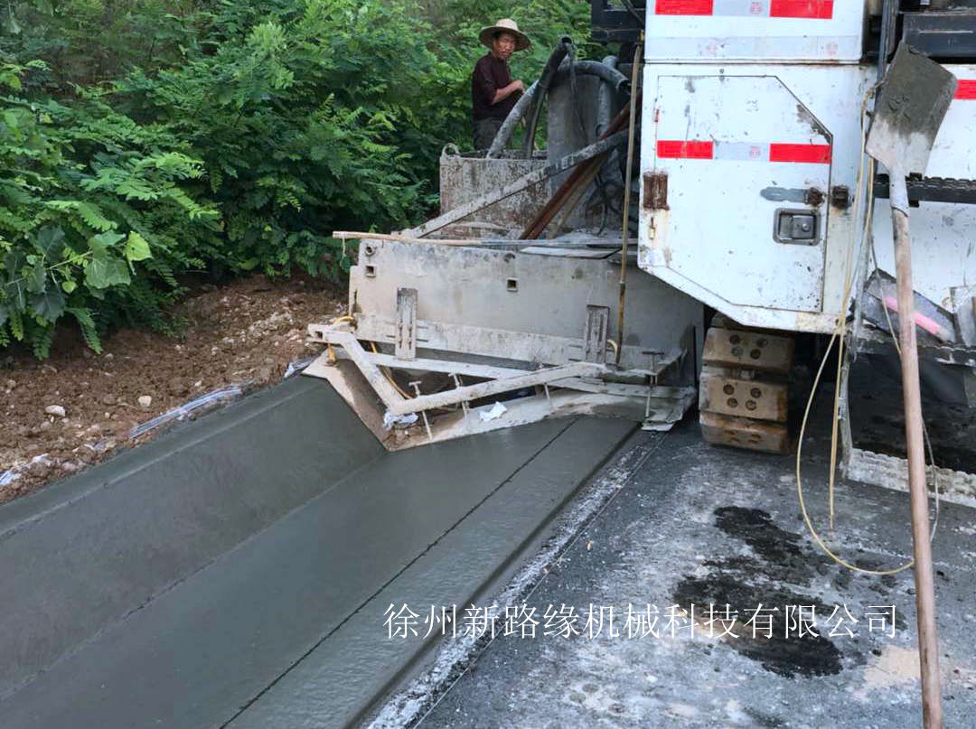 混凝土攤鋪機(jī)的施工技術(shù)、安全操作