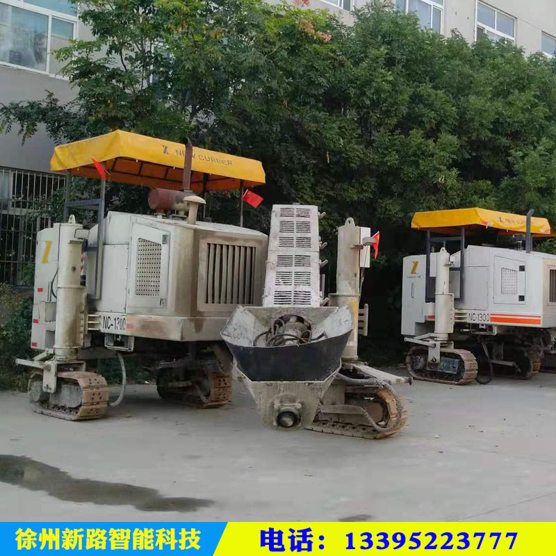 混凝土滑模攤鋪機111.jpg 混凝土滑模攤鋪機111.jpg