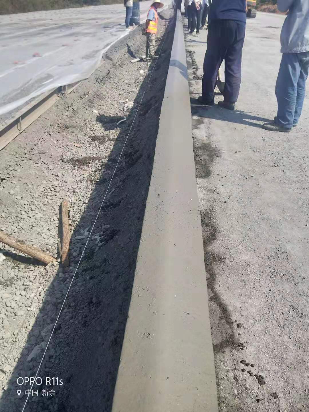 水泥混凝土路緣石滑模機(jī)實用嗎？